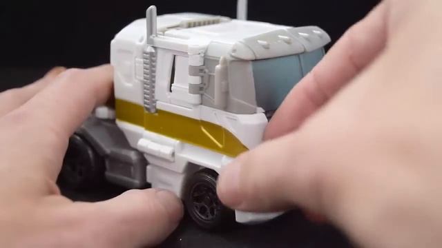 Battle Core Optimus Prime - Transformers Combiner Wars Review смотреть онлайн