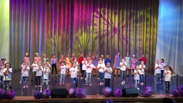 «Гимн фабрики звёздочек Конфетти»15.12.2017 смотреть онлайн