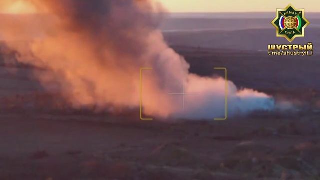 Воздушные силы РФ сбросили авиационную фугасную бомбу ФАБ-500 на позиции операторов БПЛА противника. смотреть онлайн