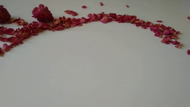 Выбрасываю коробку бижутерии. Долой вещи, не приносящие радость 😎