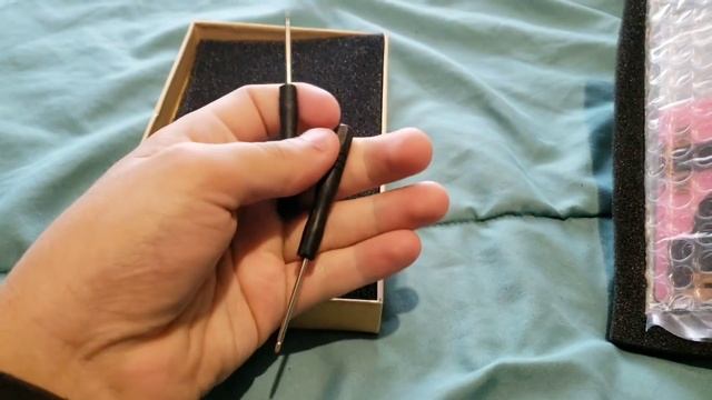 Essential PH1 Restoration Part 1 - New Screen (unboxing & testing!) смотреть онлайн