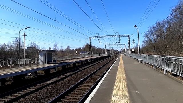 Электровоз 2ЭС4К - 021 с грузовым поездом на о.п. 45. смотреть онлайн