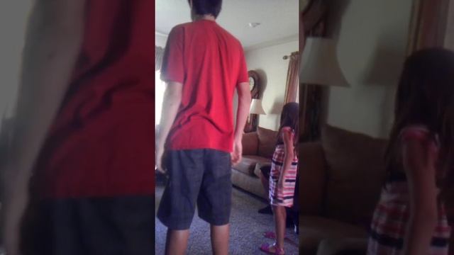 My baby beating the boys at Xbox (kinetic) boxing! смотреть онлайн