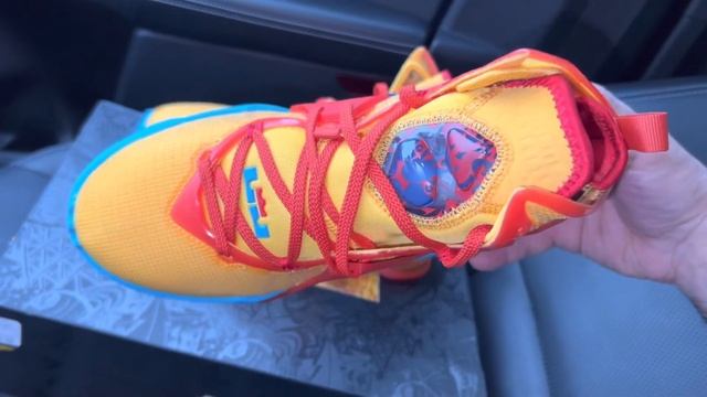 Nike Lebron 19 Tune Squad Basketball Shoes смотреть онлайн