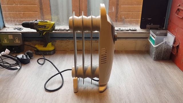 RV MOTORHOME Portable Oil Filled Electric Radiator For WINTER Warm Cozy Nights on Campsites смотреть онлайн