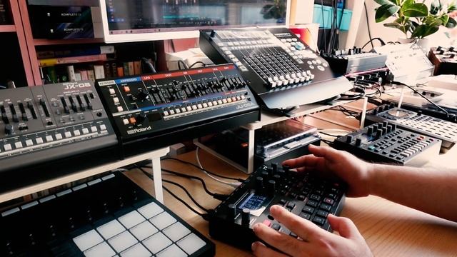 moog MOTHER-32 vs elektron Syntakt Bass (Sound Demo) смотреть онлайн