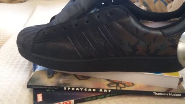 "Black Mirror" adidas superstar custom sneaker смотреть онлайн