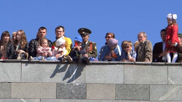 В Ульяновске состоялся парад в честь дня Победы смотреть онлайн