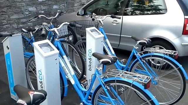 ARRIVATE LE BICI, COMO ORA VA A DUE RUOTE смотреть онлайн