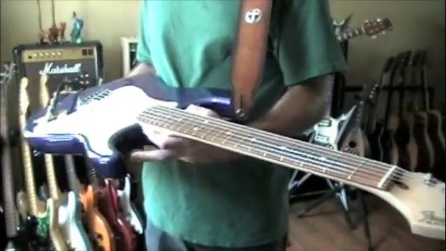 Perfectly Set-Up 2000 MIM Fender Electron Blue Standard Strat Survives Whammy Bar Abuse Demo смотреть онлайн