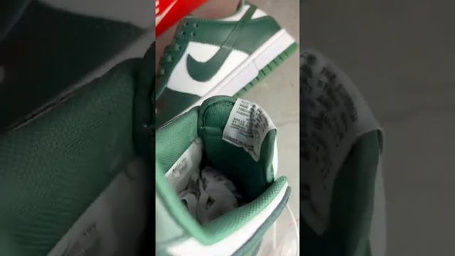 Кроссовки Nike SB Dunk Low смотреть онлайн