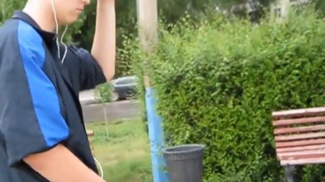 Отбираем еду у голубей смотреть онлайн