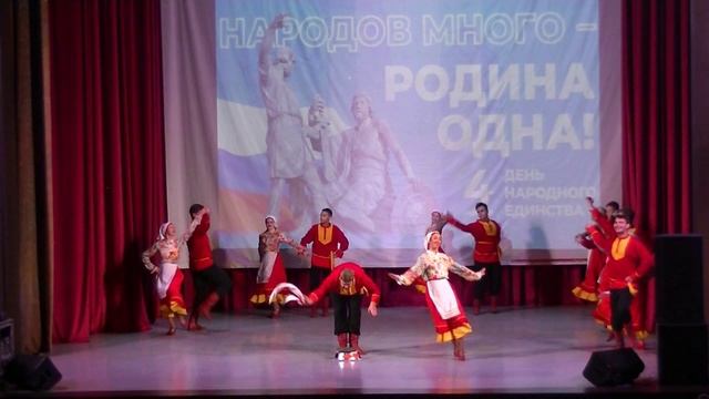 Народный танцевальный коллектив "Красивомечье" - "Танец с тазиком" смотреть онлайн