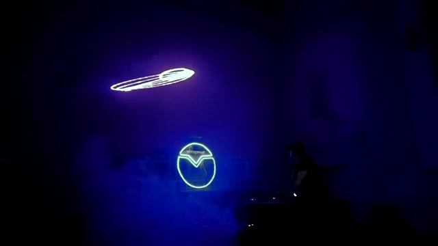 HOLY BEAMS [LIVE A/V LASER DRAWING PERFORMANCE] смотреть онлайн