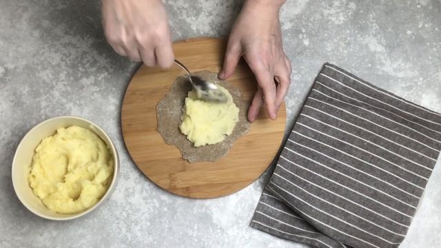 Калитки с картошкой из ржаной муки Как приготовить КАЛИТКИ с КАРТОШКОЙ РЖАНЫЕ смотреть онлайн
