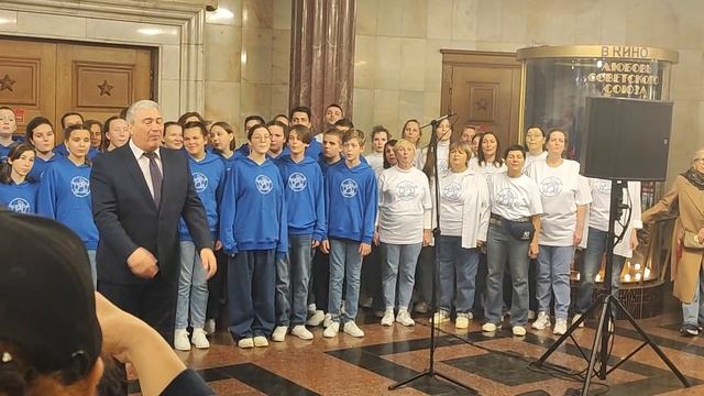 "Надежда" А. Пахмутова, Большой детский хор им. В.С. Попова, флешмоб в Метро смотреть онлайн