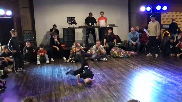 Встаньте Дети Встаньте в Круг 2019 ТОП 16 bboy Power Jet vs bboy ElectroMax смотреть онлайн