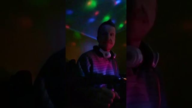 Dj bomber alla consolle per voi смотреть онлайн