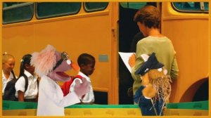 HJULEN PÅ BUSSEN SNURRAR RUNT-RUNT-RUNT (med text)