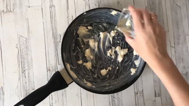 Шарлотка на сковороде с яблоками  Как приготовить яблочную ШАРЛОТКУ на СКОВОРОДЕ