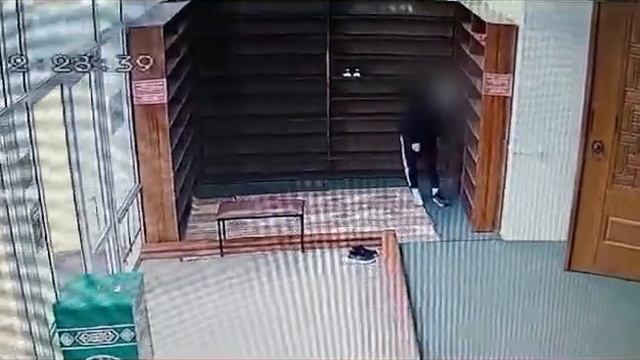 Астанчанин украл кроссовки в одной из мечетей столицы #video #astana #кража смотреть онлайн