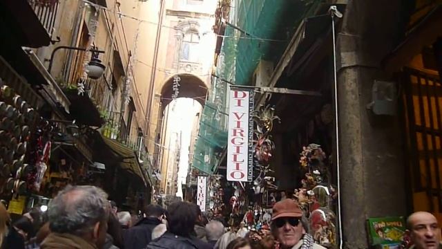 NAPOLI S Gregorio armeno, mercato del presepio 008 смотреть онлайн