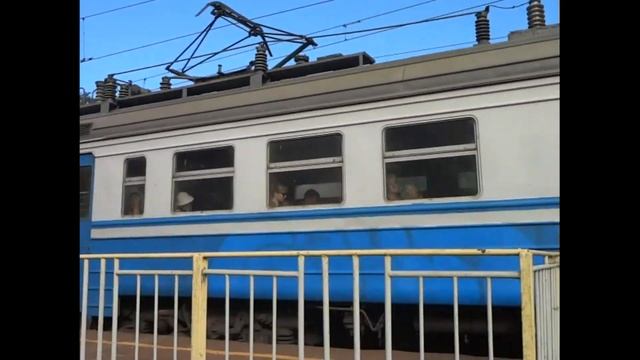 ЭР9М-392 та собаки (ст. Сорочий Брід) смотреть онлайн
