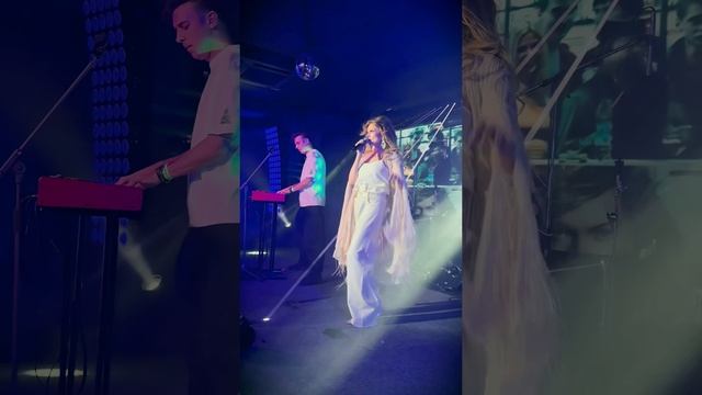 Почувствуй каждую ноту, это мощно смотреть онлайн