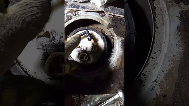 Как извлечь бензонасос из бака, Ниссан альмера классик смотреть онлайн