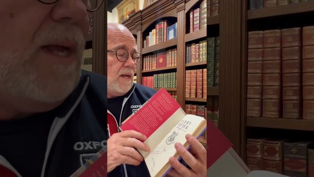 Harry Potter First edition! AND a copy signed by #danielradcliffe #emmawatson #rupertgrint смотреть онлайн