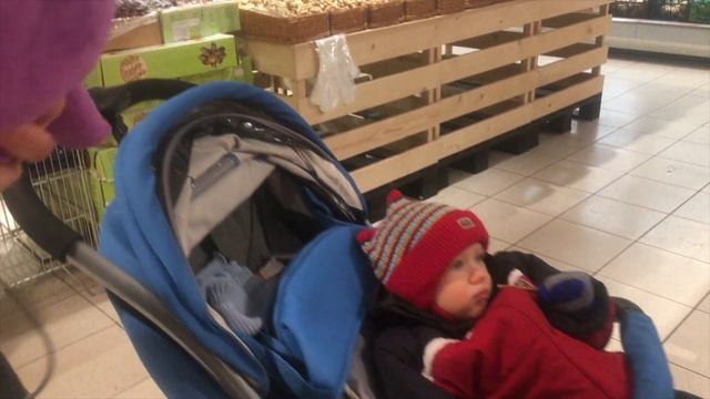 Новые домашние сандали у Дани и новая игрушка. смотреть онлайн