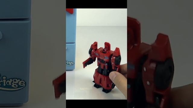 Робот Сайдсвайп шутит над Трансформером смотреть онлайн