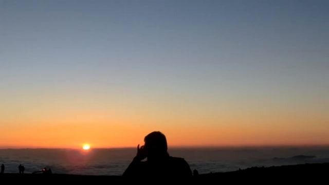 Sunset at Summit of Haleakalā Volcano, Haleakala National Park, Maui Hawaii смотреть онлайн