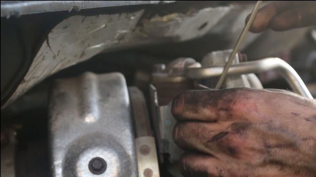 How to Replace EGR/Oil Cooler pt1: Powerstroke 6.0 смотреть онлайн