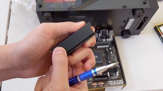 M.2 SSD Heatsink Installation Sabrent Rocket смотреть онлайн