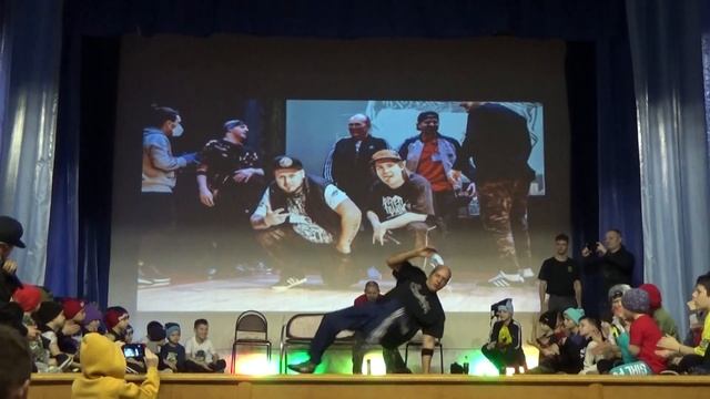 #DIALOG Баттл 2022. Судейский выход. #B_boy_Медведь. смотреть онлайн