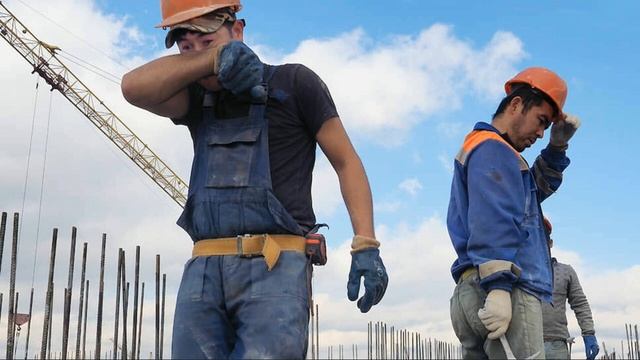 В трудовых отношениях с мигрантами РФ выступает в интересах российского общества смотреть онлайн