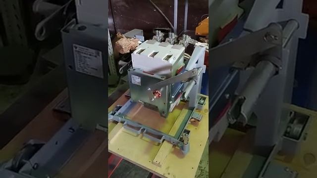 Испытание АВ2М4СВ 400А с ручным приводом РетрофитНВА смотреть онлайн
