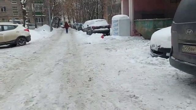 Наверно легче положить еще один тротуар чем убирать 3 существующих Помогли бы лучше выйти из дом смотреть онлайн