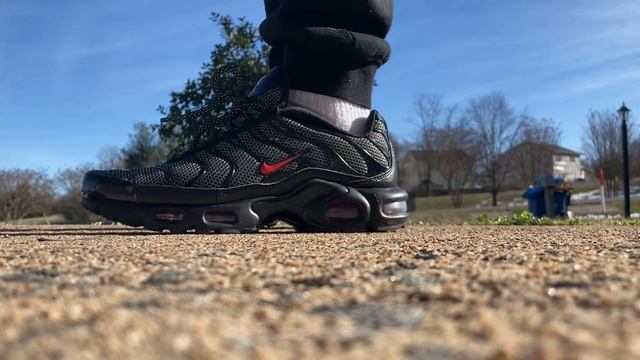 Air Max Plus Wog Black/Red смотреть онлайн