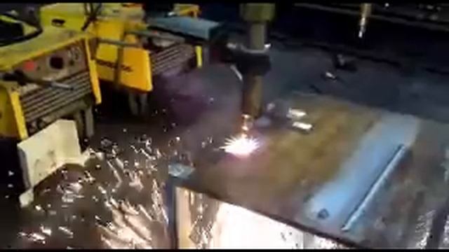 Messer Cortina Burny 10 CNC Combined Gas and Plasma Cutter смотреть онлайн