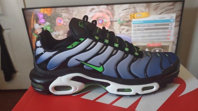 Air Max Plus TN Black Scream Green unboxing смотреть онлайн