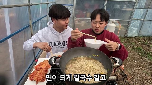 해장에 좋은 라면 먹방[멸치칼국수(Korean anchovy noodle soup)] #mukbang #kfood смотреть онлайн