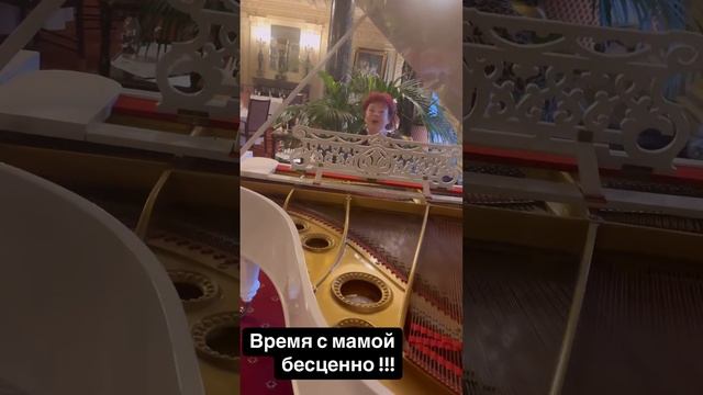 Наташа Королева продемонстрировала талант 78-летней мамы смотреть онлайн