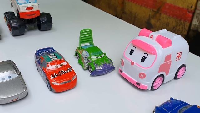 Looking for Disney Pixar Cars On the Rocky Road : Lightning Mcqueen, Cruz, Storm, King, Carla Velos смотреть онлайн