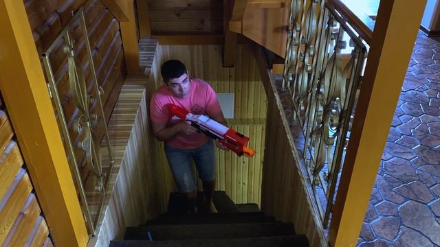 Nerf War bazooka vs Mummy Нерф базука против Мумии смотреть онлайн
