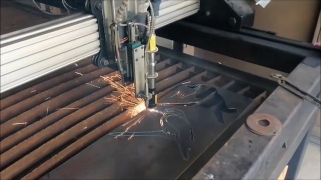First cut with the YGX 100 Plasma Cutting Torch смотреть онлайн