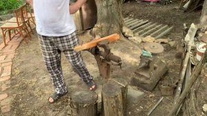 Реставрация советского кресла с деревянными подлокотниками и пружинами.