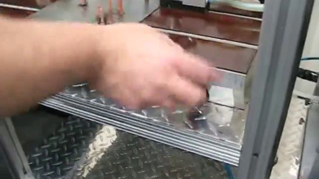 Loading a stud by hand and welding with Soyer SK-5AP and BMK-12W смотреть онлайн