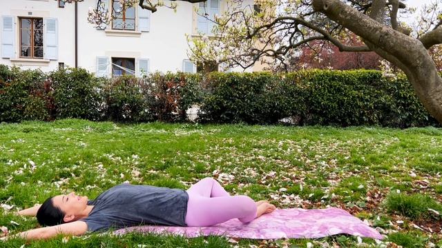 Мягкая йога-растяжка для РАССЛАБЛЕНИЯ спины, плеч и ног | Сможет сделать каждый 💞15 мин